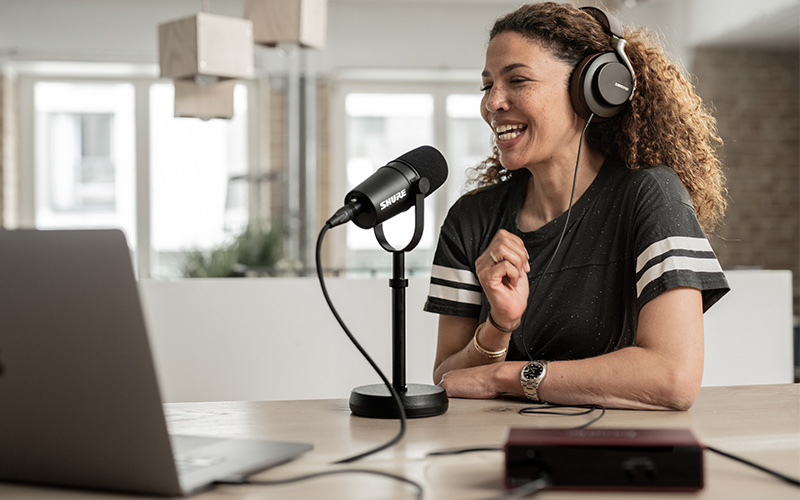 SHURE MV7X podcast mikrofon Podcasty s SHURE MV7X